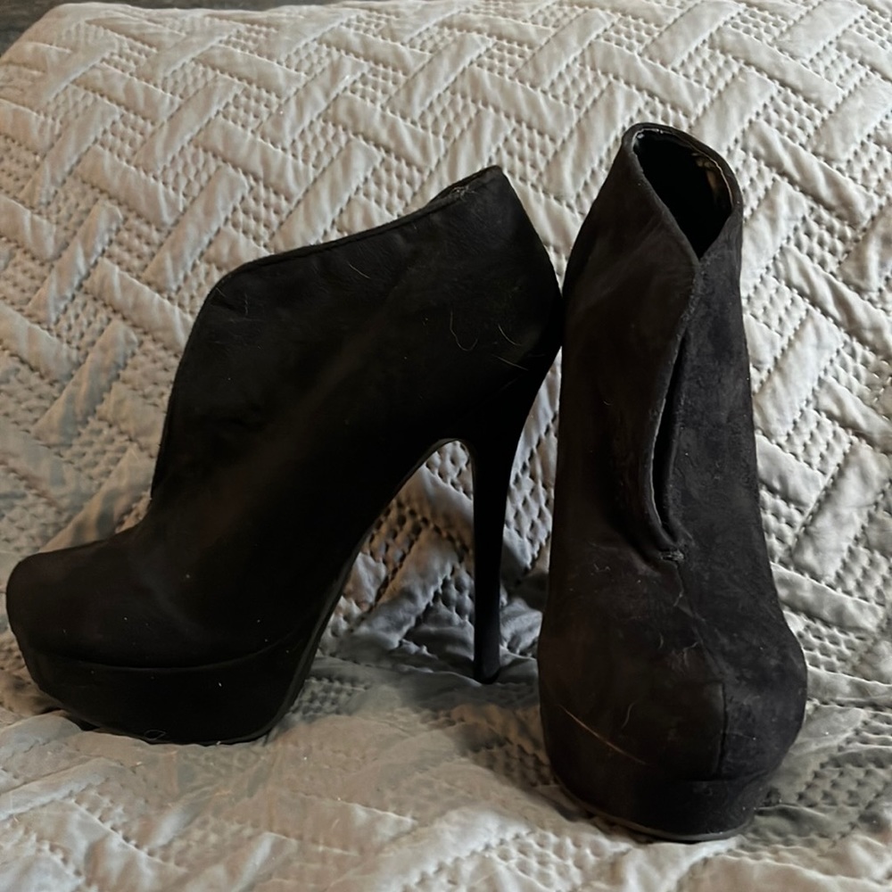 Never worn women’s booties